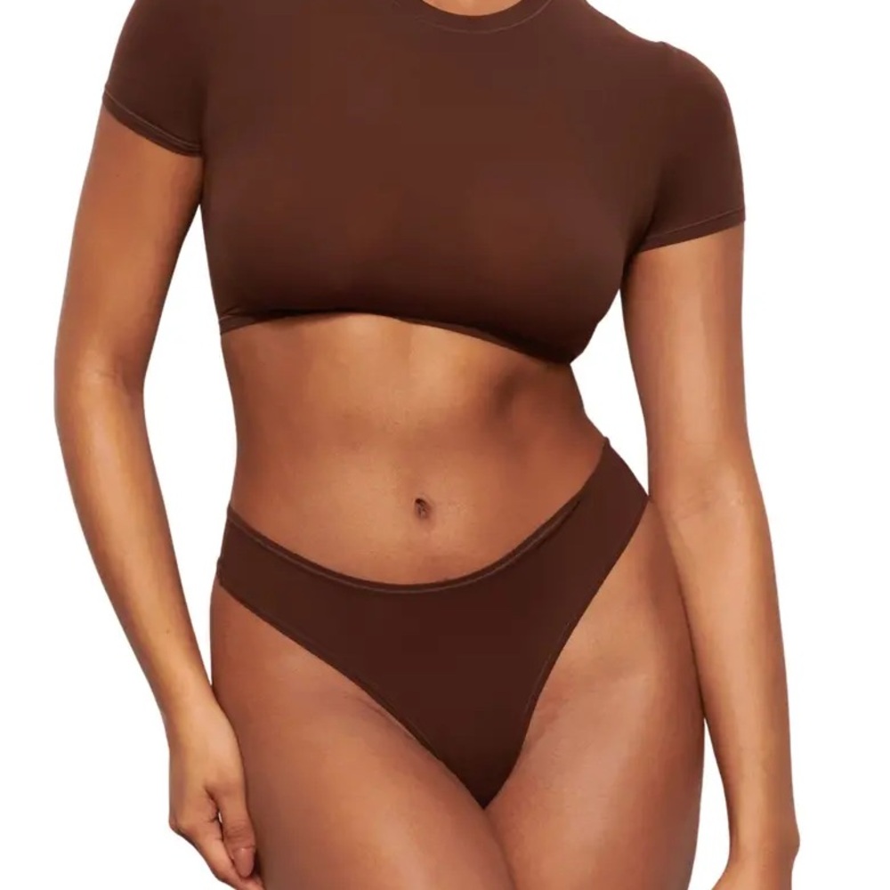 SKIMS crop T-shirt in fits everybody fabric - size small